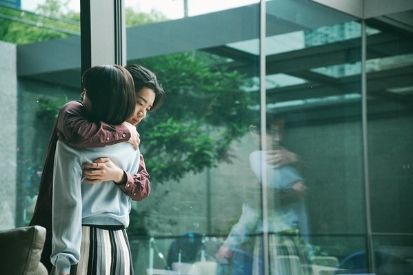 森愁斗＆山口紗弥加＆中村獅童ら将棋の名門“結城家”の面々捉えた場面写真　 のん主演「MISS KING / ミス・キング」