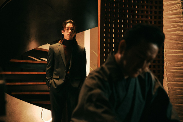 森愁斗＆山口紗弥加＆中村獅童ら将棋の名門“結城家”の面々捉えた場面写真　 のん主演「MISS KING / ミス・キング」