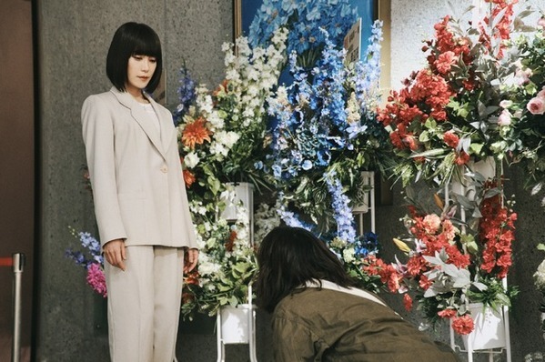 森愁斗＆山口紗弥加＆中村獅童ら将棋の名門“結城家”の面々捉えた場面写真　 のん主演「MISS KING / ミス・キング」