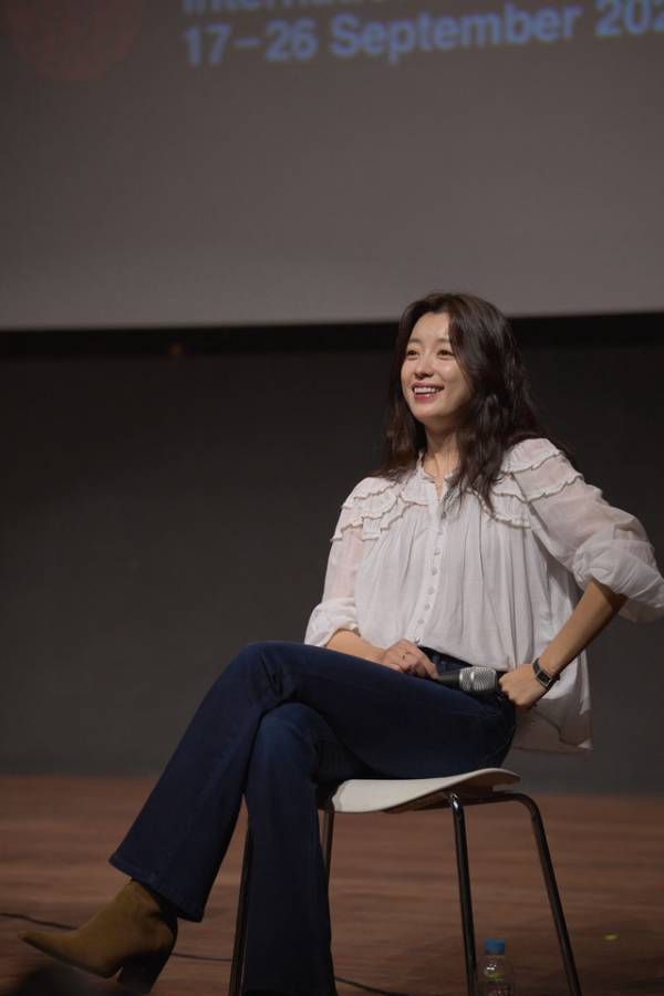 小栗旬「ハン・ヒョジュの存在が大きかった」初の釜山で“カップルケミ”に熱視線「匿名の恋人たち」