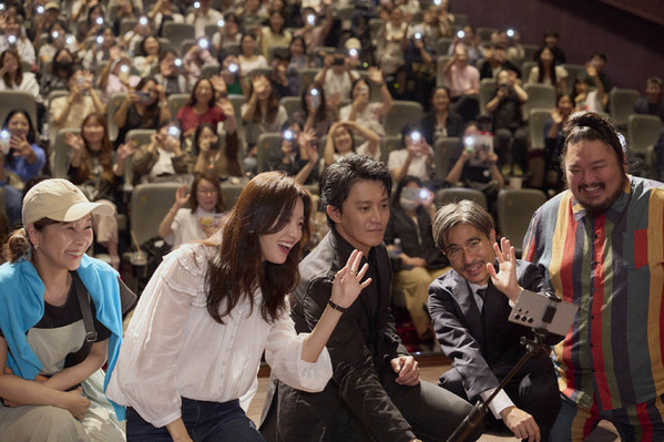 小栗旬「ハン・ヒョジュの存在が大きかった」初の釜山で“カップルケミ”に熱視線「匿名の恋人たち」