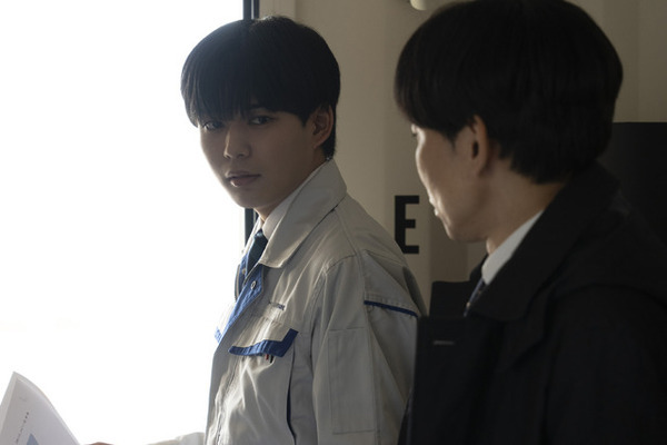 長尾謙杜「現代の若者の態度や考え方を“表現”」青江の場面写真公開『俺ではない炎上』