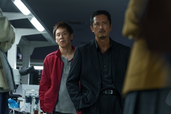 賀来賢人“リュウジ”の狙いは？ 個性豊かな新キャラクター登場「今際の国のアリス」シーズン3場面カット