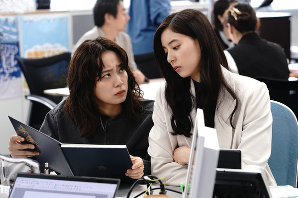 タイムカプセルから出てきたのは、顔が塗りつぶされた卒業アルバム…間宮祥太朗＆新木優子主演のミステリー「良いこと悪いこと」第1話あらすじ公開　