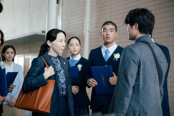 「あまりにもナチュラル」「どぎまぎさせる天才」…磯村勇斗“健治”に視聴者も驚きの声、「僕達はまだその星の校則を知らない」最終回