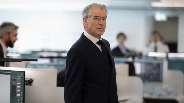 マイケル・ファスベンダーは「“静かな強さ”を」ダンヒルを着こなす『ブラックバッグ』劇中衣装展も開催