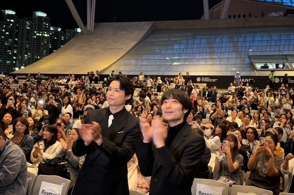 松村北斗＆奥山由之監督、約3,800人の観客と鑑賞『秒速5センチメートル』釜山国際映画祭にて公式上映