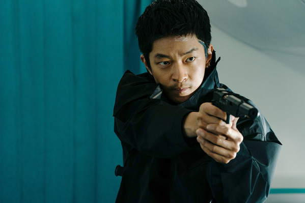 孤高の男がハイジャック犯と死闘繰り広げる！アンディ・ラウ主演『フライト・フォース 極限空域』11月公開決定