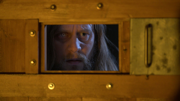 盲目霊媒師が“呪いの人形”と未解決殺人の真相に迫る『Oddity』邦題が『視える』に決定