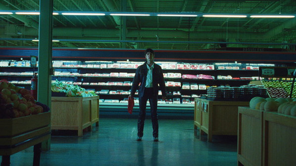 主人公たちがのめり込むテレビ番組「ピンク・オペーク」映し出す『テレビの中に入りたい』本編映像