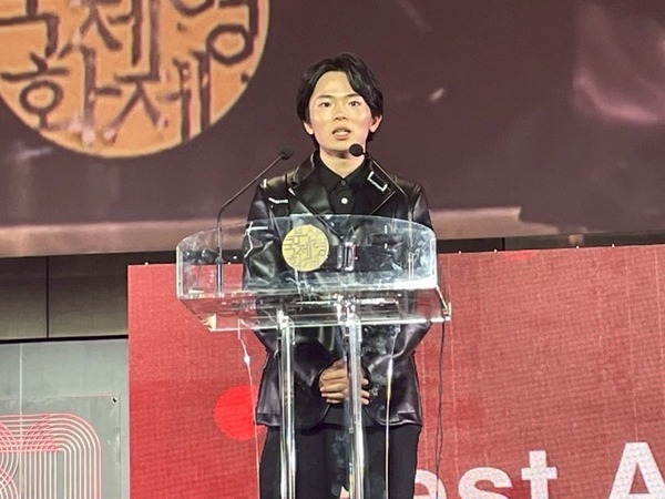 北村匠海＆綾野剛＆林裕太、3人で釜山・最優秀俳優賞『愚か者の身分』コメント動画も到着