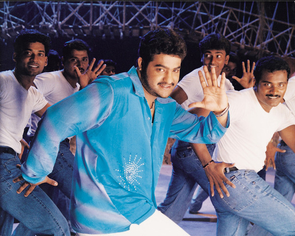 ド迫力のアクションシーンに注目『シンハードリ』予告編