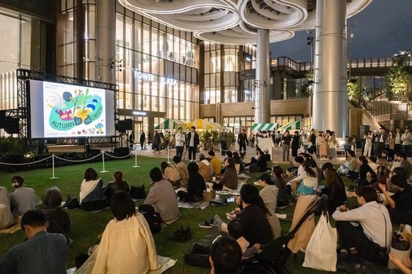 『シェフ 三ツ星フードトラック始めました』ほか、麻布台ヒルズで“秋を味わう映画”を上映「OUTDOOR CINEMA」10月10日から