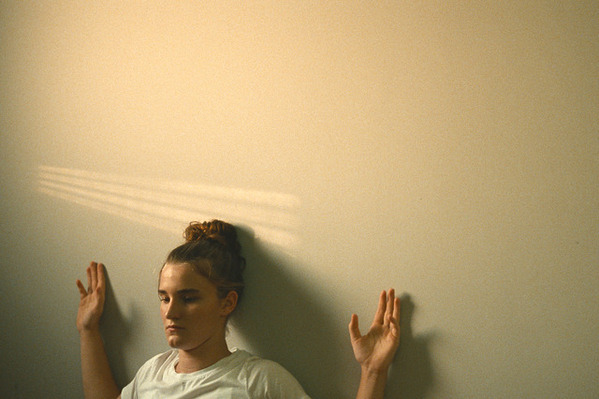 黙々とボールを打ち続ける主人公の胸の内は…『ジュリーは沈黙したままで』本編映像