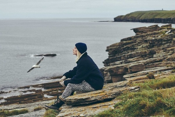 シアーシャ・ローナンが主演賞を受賞　初プロデュース作『おくびょう鳥が歌うほうへ』1月公開