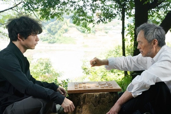 坂口健太郎×渡辺謙『盤上の向日葵』桑田佳祐の“口笛Ver.”が重要シーンに採用　主題歌特別映像も解禁