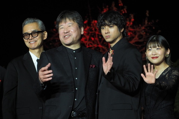 映画『爆弾』涙の舞台挨拶から一夜、山田裕貴＆佐藤二朗が渡部篤郎との共演振り返る