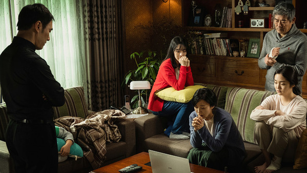 ヒョンビン『スウィンダラーズ』、オム・ジョンファ＆ソン・スンホン『ミス・ワイフ』ほかABEMAで楽しむ韓国映画5選