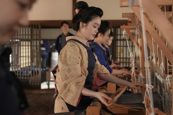 「ばけばけ」第11回あらすじ・場面写真　幸せ絶頂のトキだったが、仕事場である雨清水家の機織り工場では不穏な空気が流れ始めていた…10月13日放送