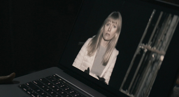 ビデオテープに行方不明の妹が…『シェルビー・オークス』恐怖滲む場面写真