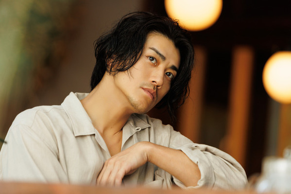 「一気に平成に戻った」公式SNSが公開、赤西仁“寛”の歌詞画像が話題　Netflixシリーズ「匿名の恋人たち」