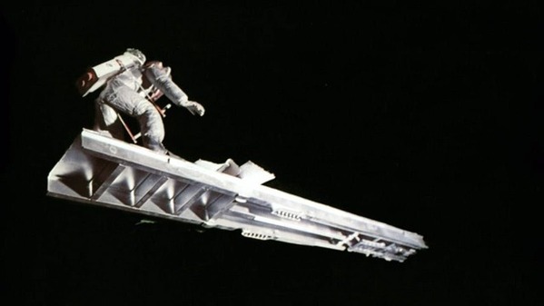 『2001年宇宙の旅』のアンサーにして、『エイリアン』の元となった、ジョン・カーペンター監督デビュー作『ダーク・スター』予告編