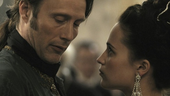 マッツ・ミケルセン、色気ダダ漏れのダンスシーン解禁『ロイヤル・アフェア 愛と欲望の王宮』本編映像