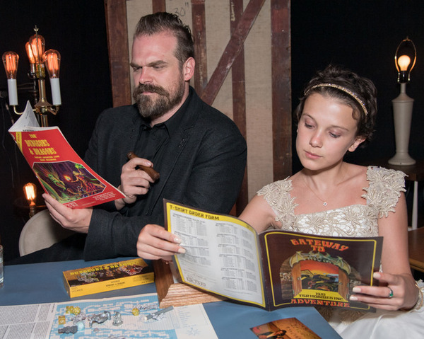 ミリー・ボビー・ブラウン、「ストレンジャー・シングス」共演者のデヴィッド・ハーバーによるハラスメントといじめを告発