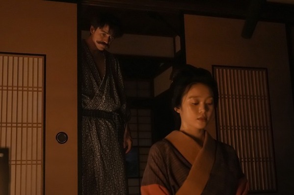 「ばけばけ」第33回あらすじ・場面写真　ヘブンに手を引かれ、ラシャメンとしての役割が来たと固まってしまうトキ…11月12日放送