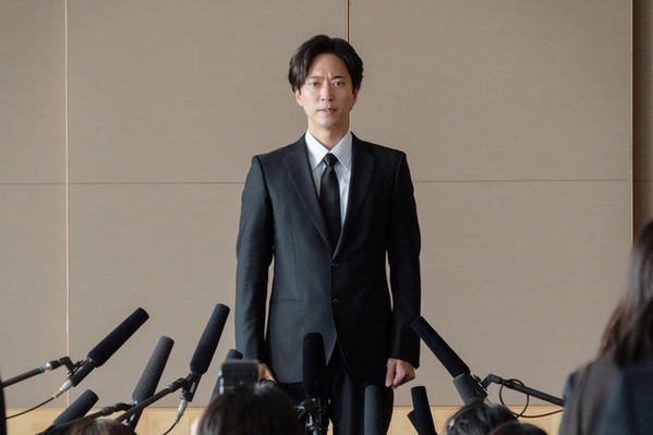 「始終生々しい」「攻防戦がスリリング」 “芸能事務所社長”柴咲コウが先手を打ち記者会見…「スキャンダルイブ」第1話