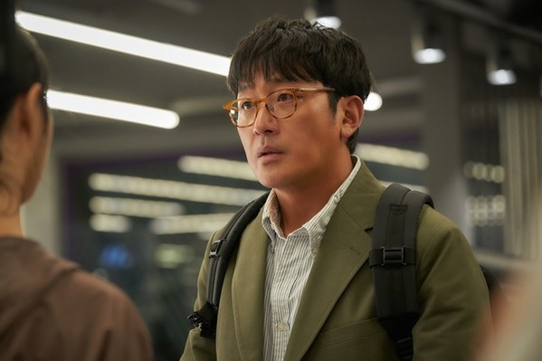 人生逆転"接待"エンタテインメント！ ハ・ジョンウ主演・監督『ロビー！ 4000億円を懸けた仁義なき18ホール』2月公開