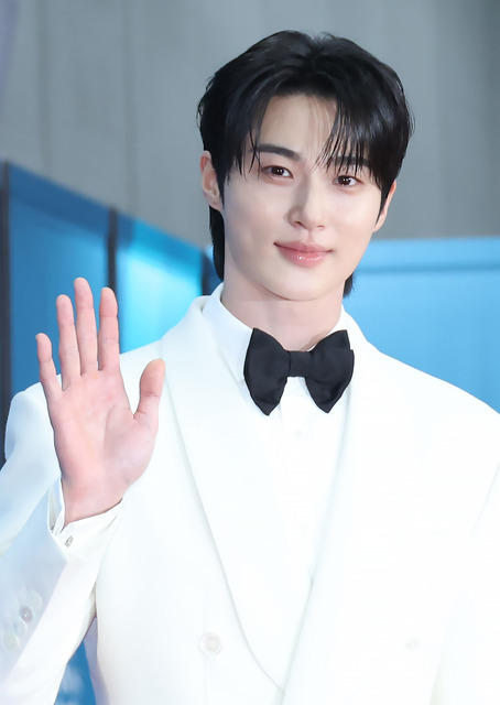 まるで映画!? ビョン・ウソク、「IVE」ウォニョン、「aespa」KARINAまで出演「The Christmas Song」MVが公開　