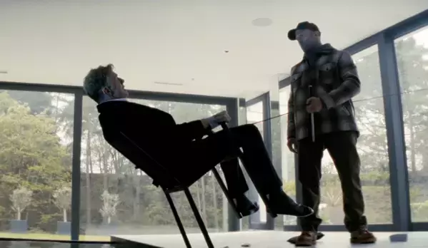 ステイサムがマフィアに恐怖の尋問！山路和弘vs堀内賢雄、吹替ボイス本編シーン公開『ワーキングマン』