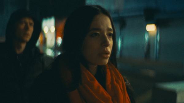 おとぎ話の始まり？『ANORA アノーラ』47億円大豪邸の年越しカウントダウンシーン到着