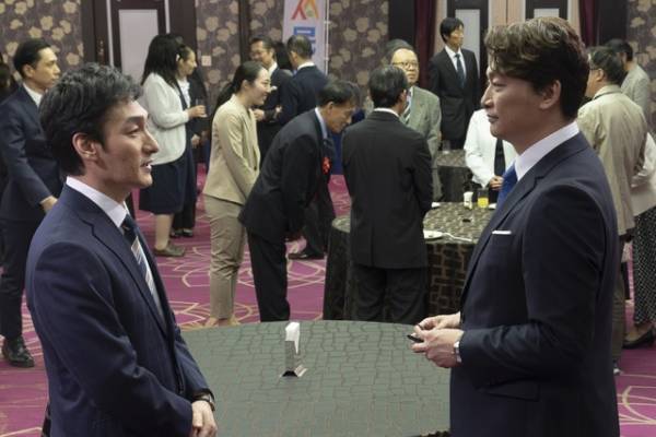 「罠の戦争」鷲津亨が登場！草彅剛、香取慎吾と27年半ぶりドラマ共演「日本一の最低男」