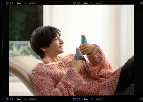 小関裕太、カレンダー発売！ 過去作全てオマージュする“再解釈”