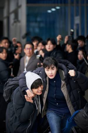 キム・ヘス率いる個性豊かな報道チームが大奮闘「トリガー ニュースの裏側」本予告