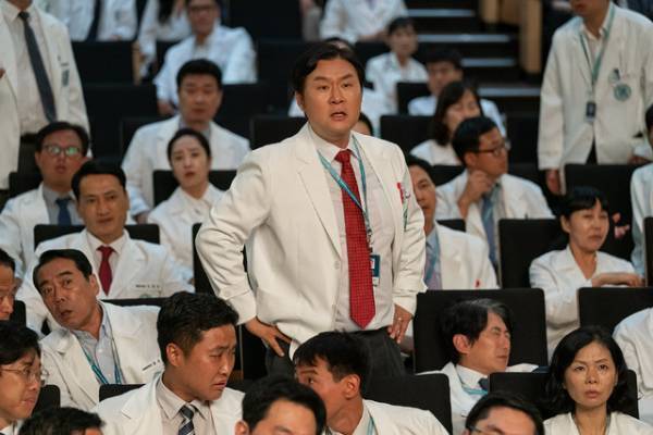 チュ・ジフン、今度は天才外科医に！Netflixシリーズ「トラウマコード」1月24日配信