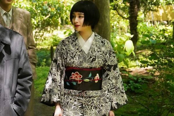広瀬すず、着物から洋装まで華麗に着こなす『ゆきてかへらぬ』場面写真