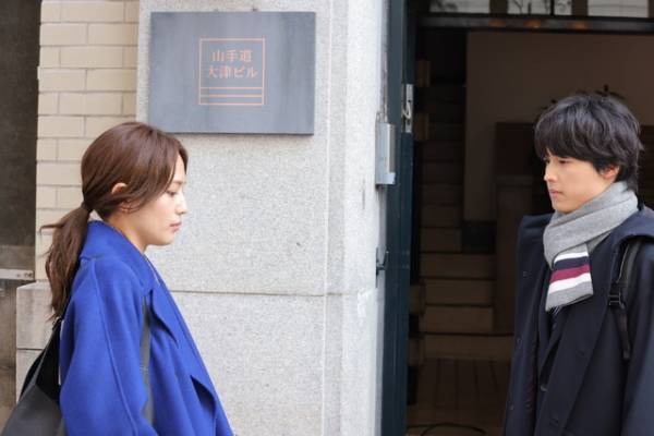 川口春奈＆松村北斗、正反対な弁護士が出会う「アンサンブル」第1話見どころ