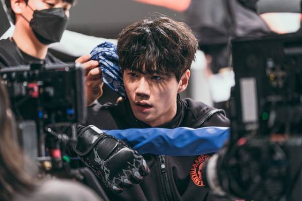 『勇敢な市民』シン・ヘソン×イ・ジュニョン、高難度アクションのメイキング到着