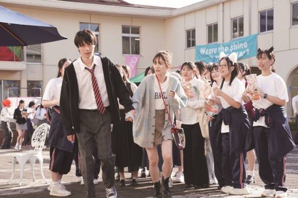 『山田くんとLv999の恋をする』場面写真　“山田”作間龍斗と“茜”山下美月を取り巻く人物も登場