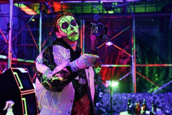 異様なガイコツペイントを施すチャン・ドンユン…『デビルズ・ゲーム』戦慄の本編冒頭映像