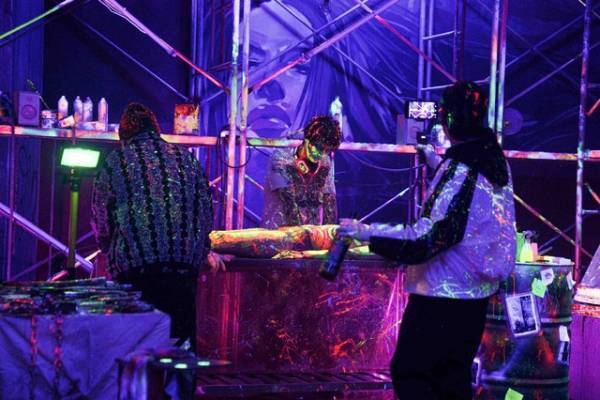 異様なガイコツペイントを施すチャン・ドンユン…『デビルズ・ゲーム』戦慄の本編冒頭映像