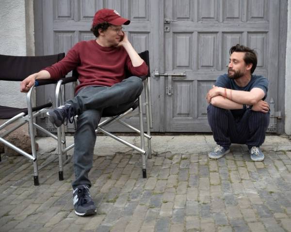 「2人の違いが面白い」ジェシー・アイゼンバーグ＆キーラン・カルキンらが語る『リアル・ペイン』特別映像