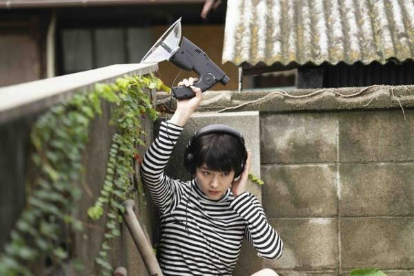 麻生久美子＆高良健吾＆唐田えりか＆剛力彩芽ら『海辺へ行く道』に出演　場面写真到着