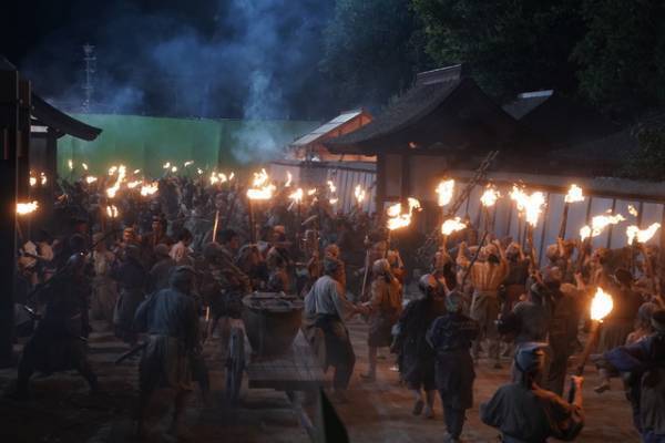 「名もなき民たちが主役」『室町無頼』“室町の民”演じたエキストラに絶賛集まる