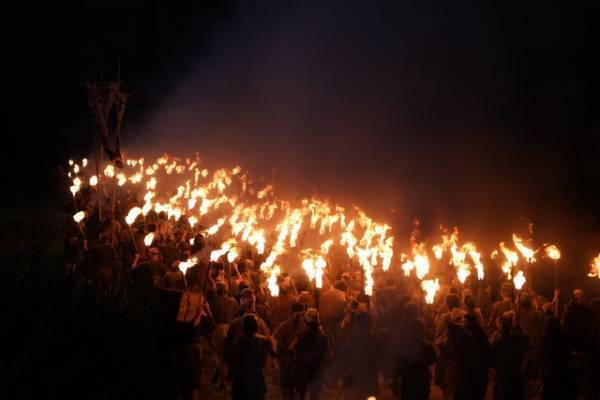 「名もなき民たちが主役」『室町無頼』“室町の民”演じたエキストラに絶賛集まる