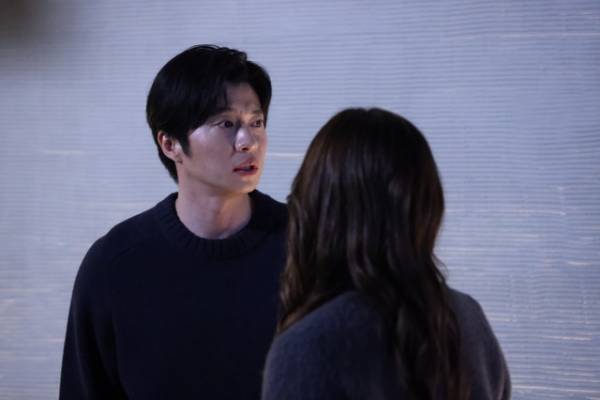 川口春奈“瀬奈”×田中圭“宇井”に「謎すぎる」「何があったの」の声…「アンサンブル」第3話