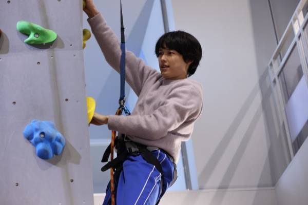 川口春奈“瀬奈”×田中圭“宇井”に「謎すぎる」「何があったの」の声…「アンサンブル」第3話